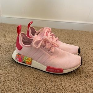 WOMEN'S ADIDAS NMD R1 CASUAL SHOES